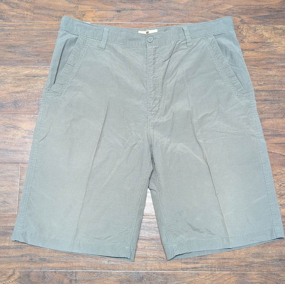 Woolrich Fieldstone Flat Front Shorts in Gray 10" Inseam